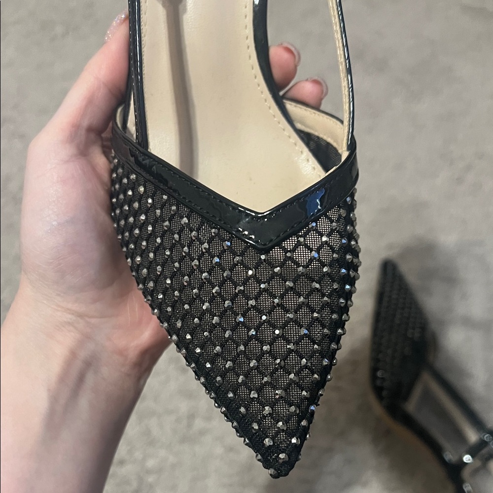 Chic Black Slingback Heels - Picture 4 of 4